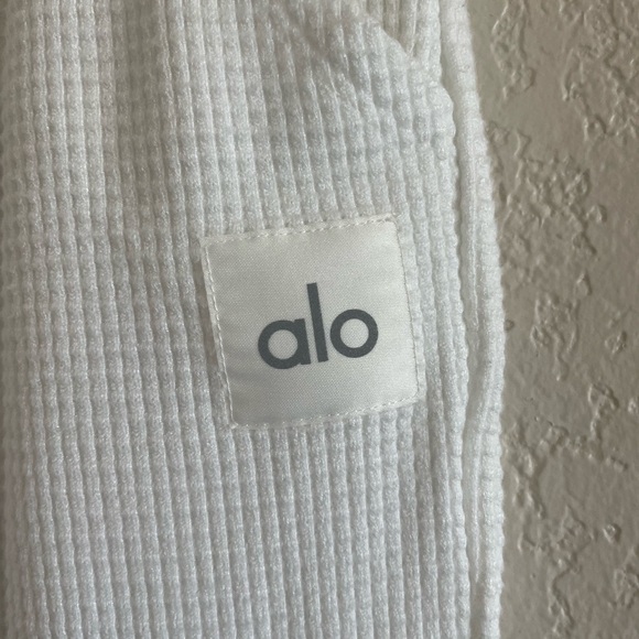 alo Waffle Weekend Escape Jogger - Picture 7 of 14